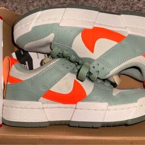 Nike Women’s Sneakers in Green and Orange